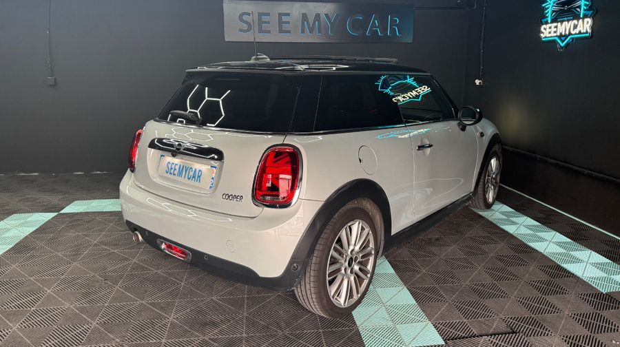 Mini Cooper blanche, vendu chez SeeMyCar